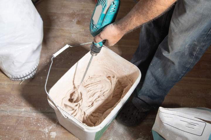 Préparation enduit de plâtre Montréal